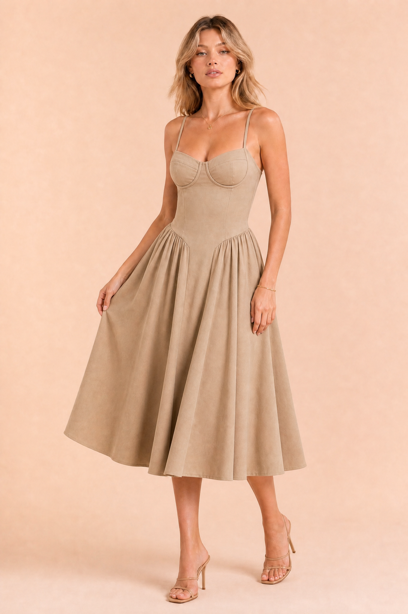 Robe midi à fines bretelles encolure droite | Variante Marron | Lounelle Paris