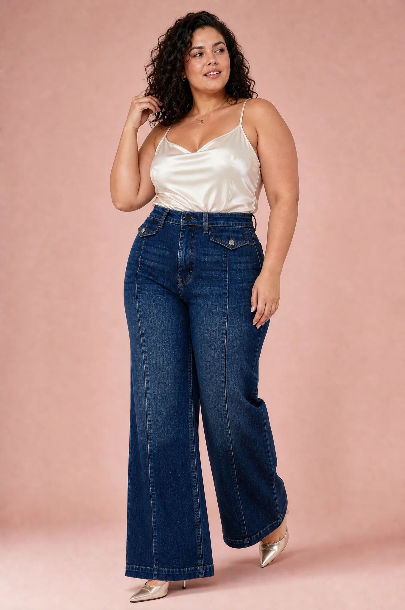 Jean bleu taille haute coupe large | Porté sur une silhouette plus ronde | Lounelle Paris