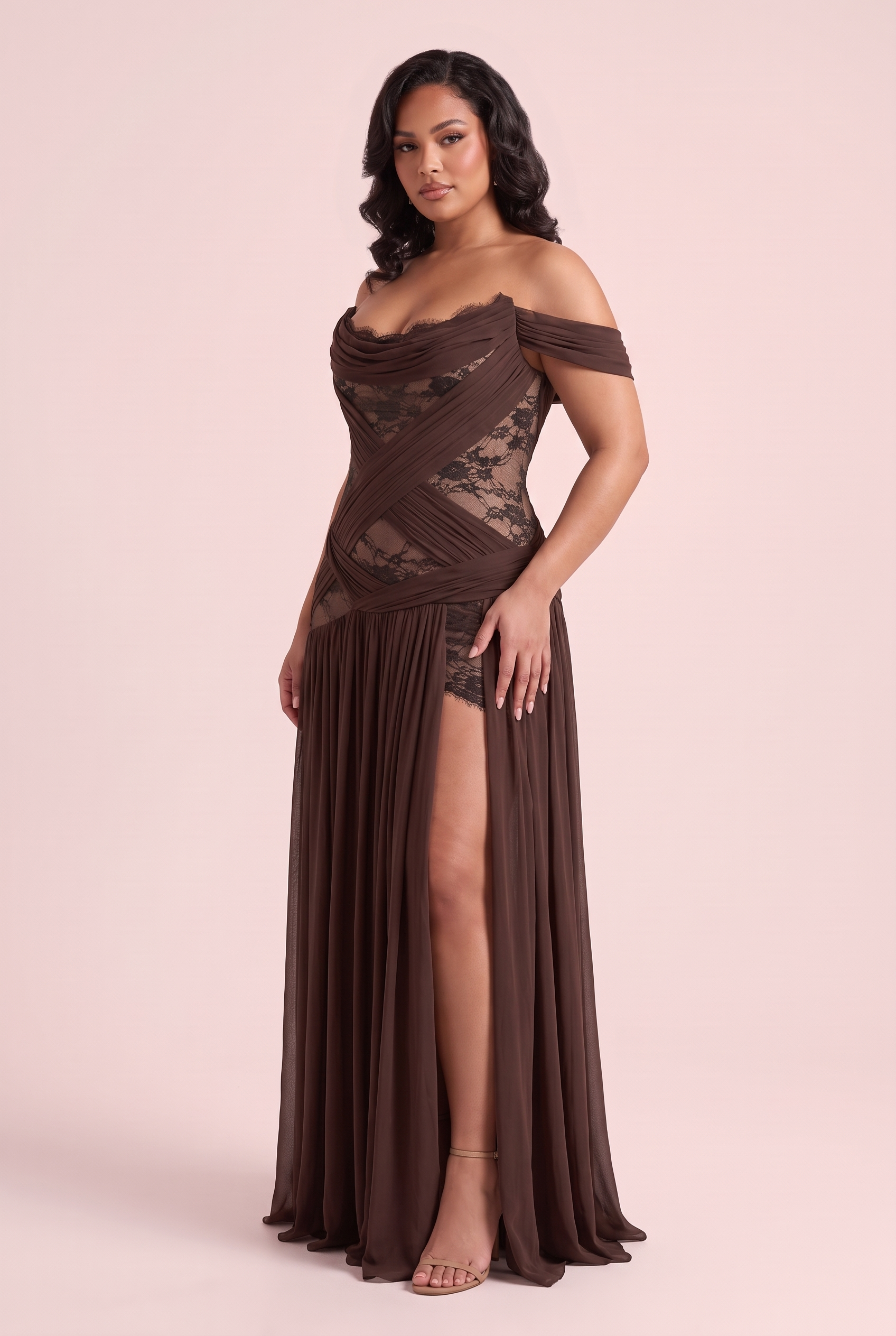 Robe marron à découpes et col bénitier | Porté sur une autre silhouette | Lounelle Paris