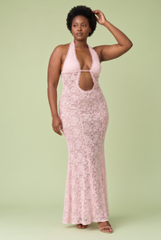 Robe rose dos nu à encolure américaine | Porté sur une silhouette plus ronde | Lounelle Paris
