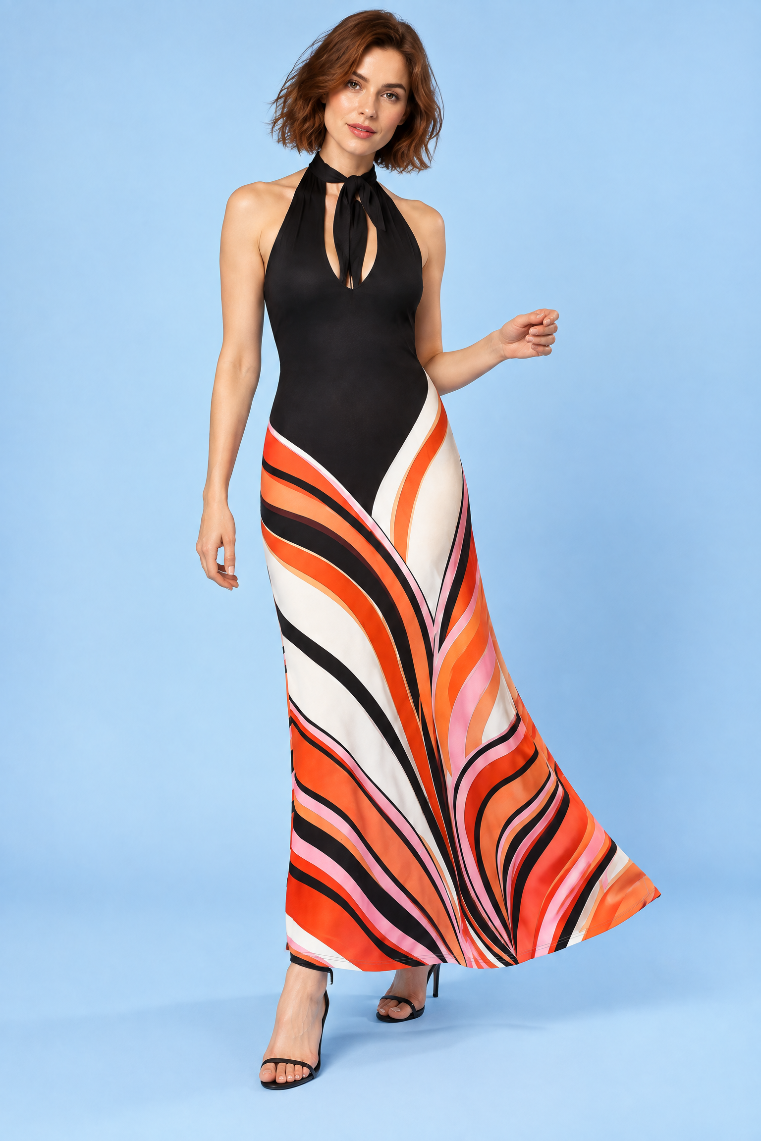 Robe longue noire imprimée à col tour de cou | Vue en mouvement | Lounelle Paris