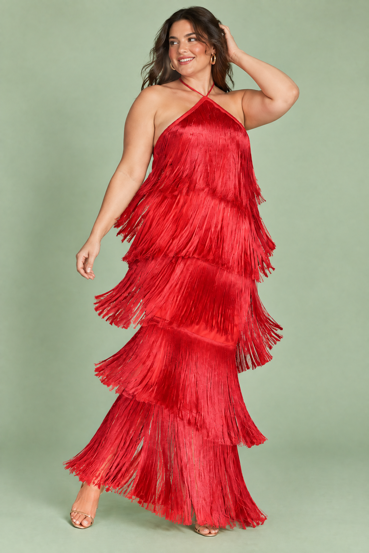 Robe longue rouge dos nu à franges superposées | Porté sur une silhouette plus ronde | Lounelle Paris