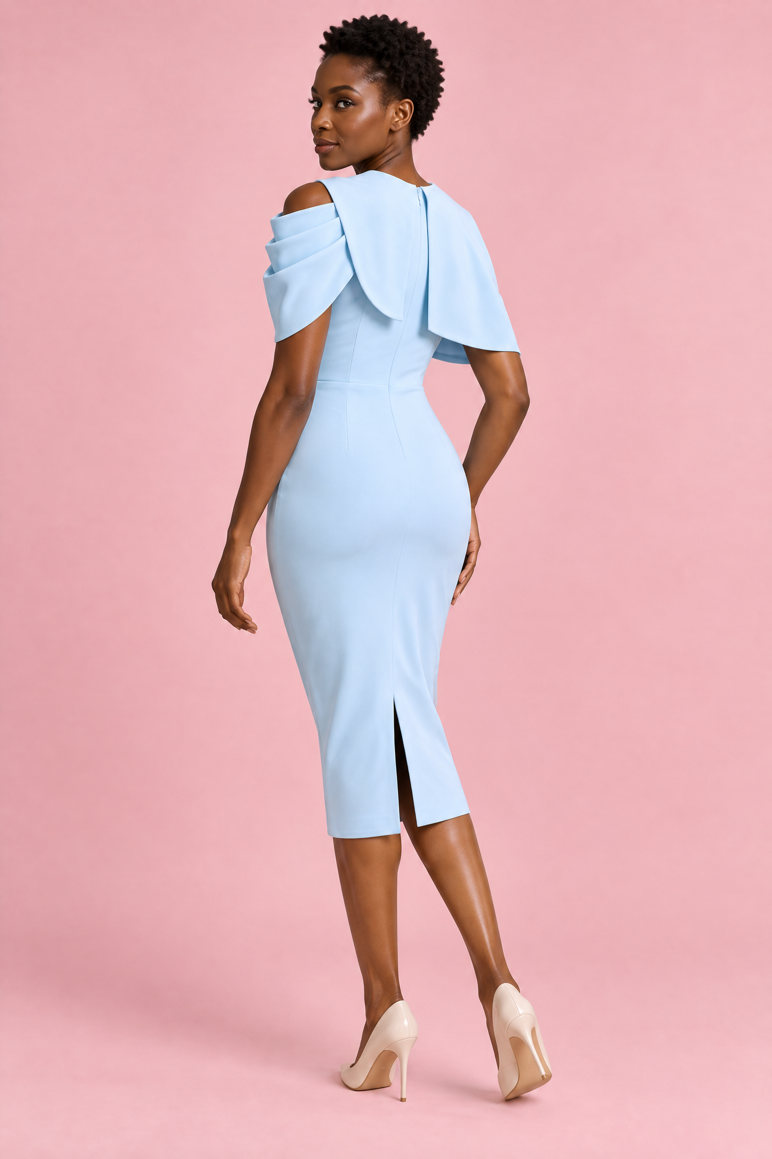 Robe midi moulante Berry avec cape drapée — Bleu clair | Vue de dos | Lounelle Paris