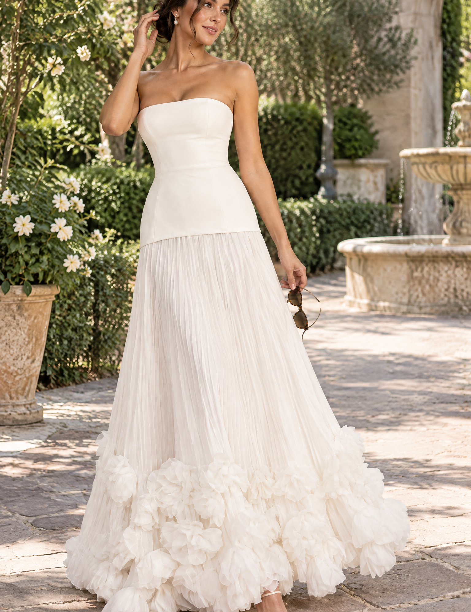 Robe longue bustier plissée blanche | Photo lifestyle | Lounelle Paris