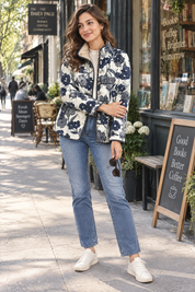 Veste matelassée blanc cassé à col montant | Photo lifestyle | Lounelle Paris