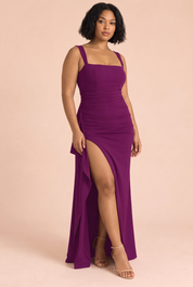 Robe longue violette à décolleté carré, dos échancré et fente haute côté | Porté sur une silhouette plus ronde | Lounelle Paris