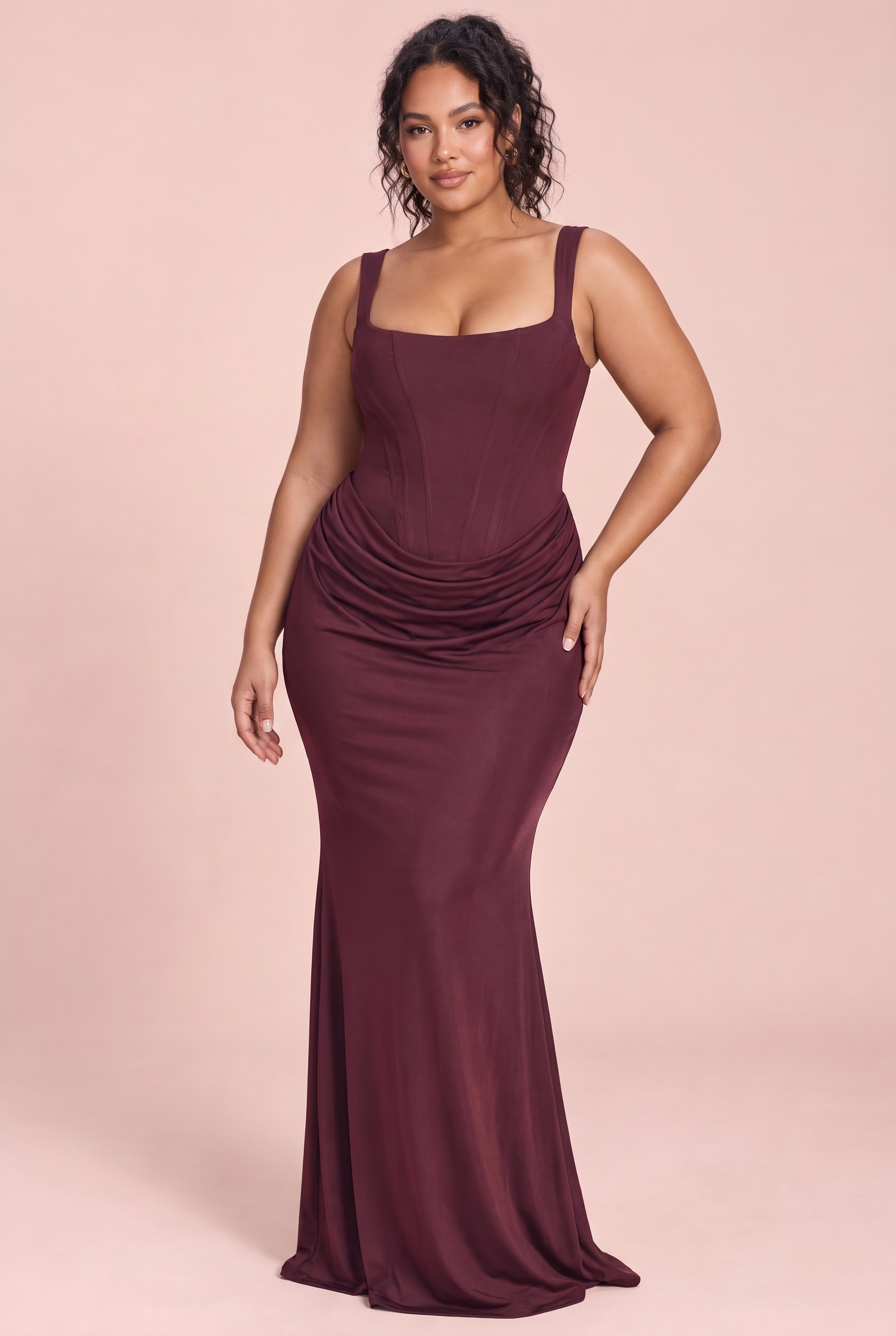 Robe longue magenta froncée à encolure carrée | Porté sur une silhouette plus ronde | Lounelle Paris