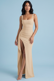 Robe longue beige froncée à encolure carrée et fente | Vue de face | Lounelle Paris