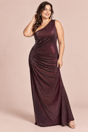 Robe bordeaux à sequins asymétrique | Porté sur une silhouette plus ronde | Lounelle Paris