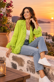Gilet vert citron à franges | Deuxième photo lifestyle | Lounelle Paris