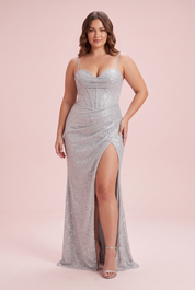 Robe longue argentée scintillante à fente | Porté sur une silhouette plus ronde | Lounelle Paris