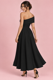 Robe asymétrique noire à épaules dénudées | Vue de dos | Lounelle Paris