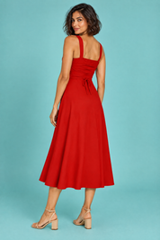 Robe midi rouge à fines bretelles et jupe ample | Vue de dos | Lounelle Paris