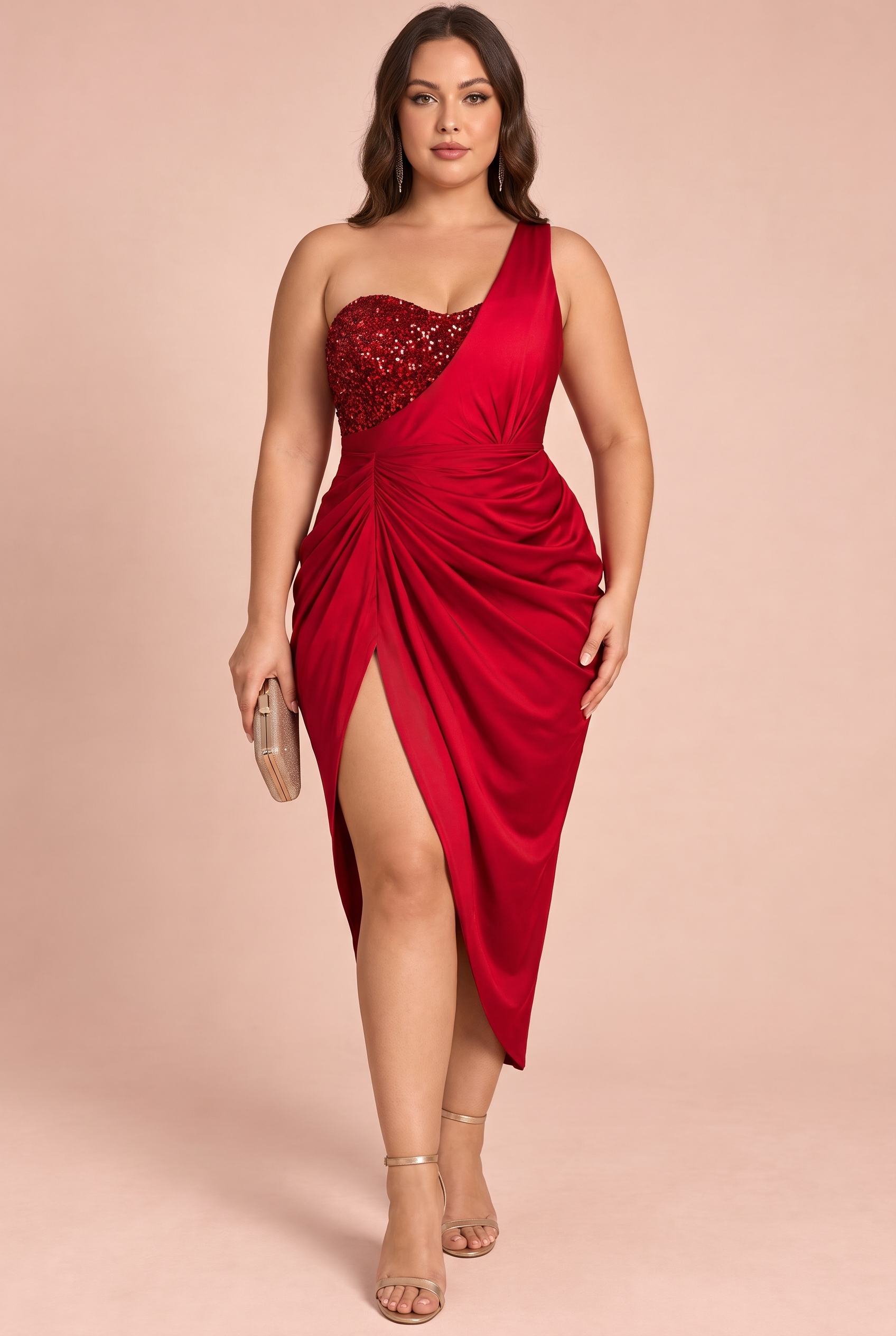 Robe midi asymétrique à sequins rouge | Porté sur une silhouette plus ronde | Lounelle Paris