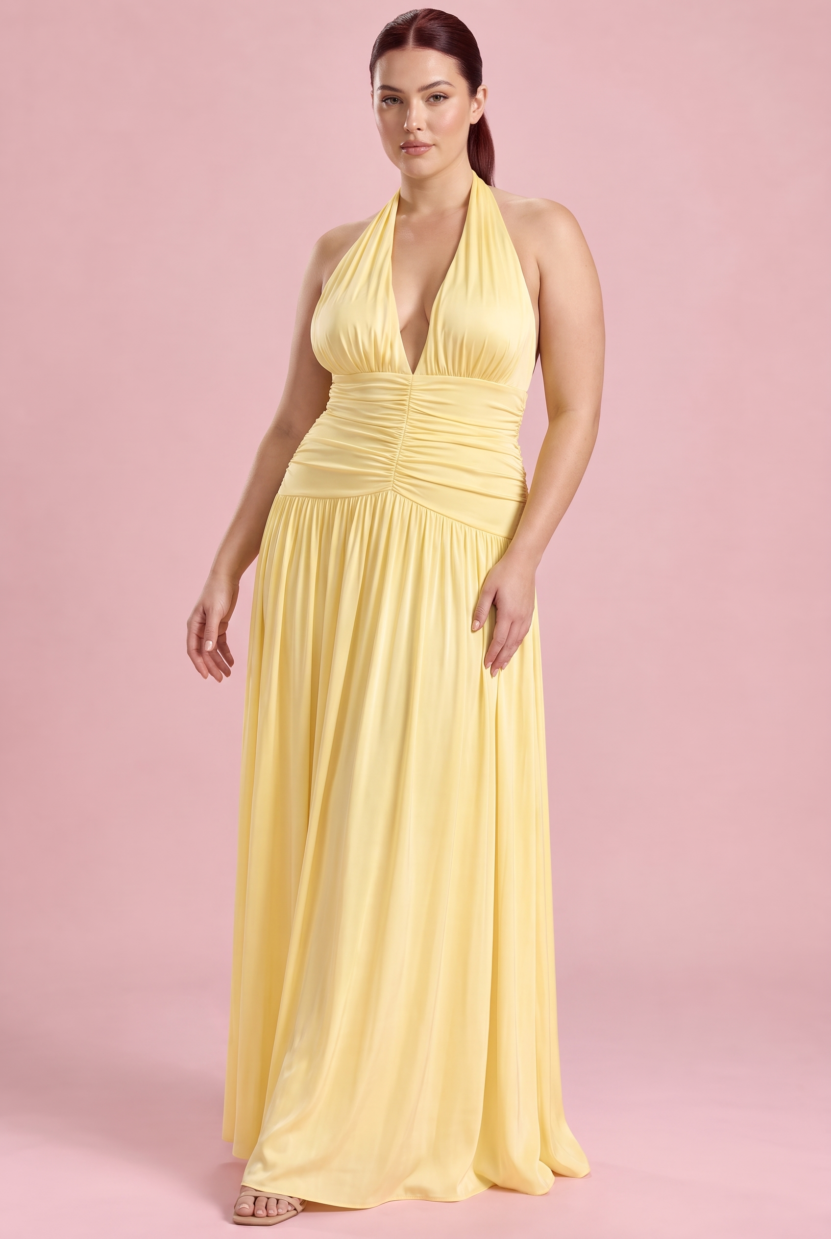 Robe longue jaune à décolleté plongeant et fronces | Porté sur une autre silhouette | Lounelle Paris