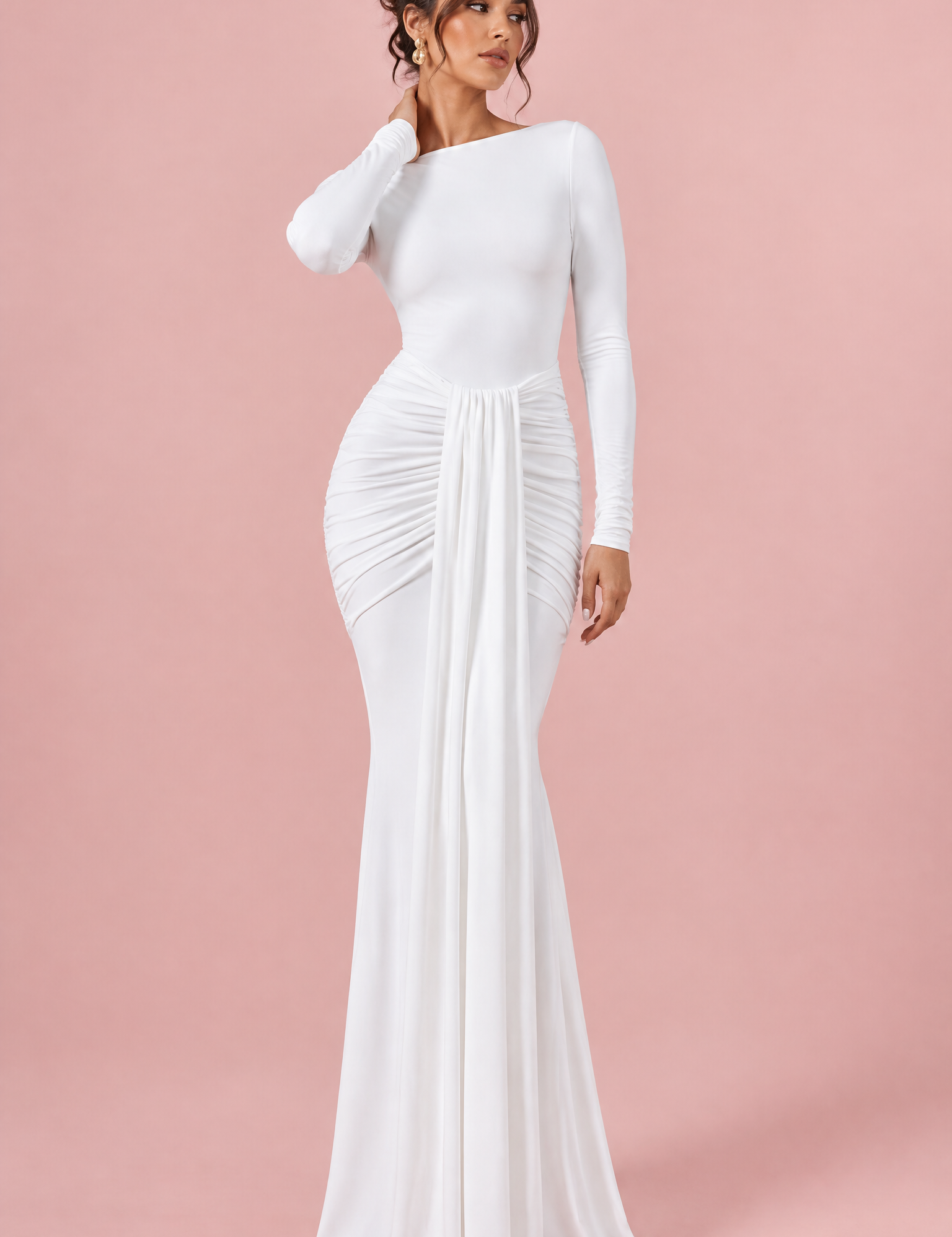 Robe longue blanche à encolure bateau et fronces | Vue de face | Lounelle Paris