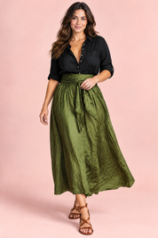 Ensemble chemise et jupe longue vert olive à taille nouée | Porté sur une autre silhouette | Lounelle Paris