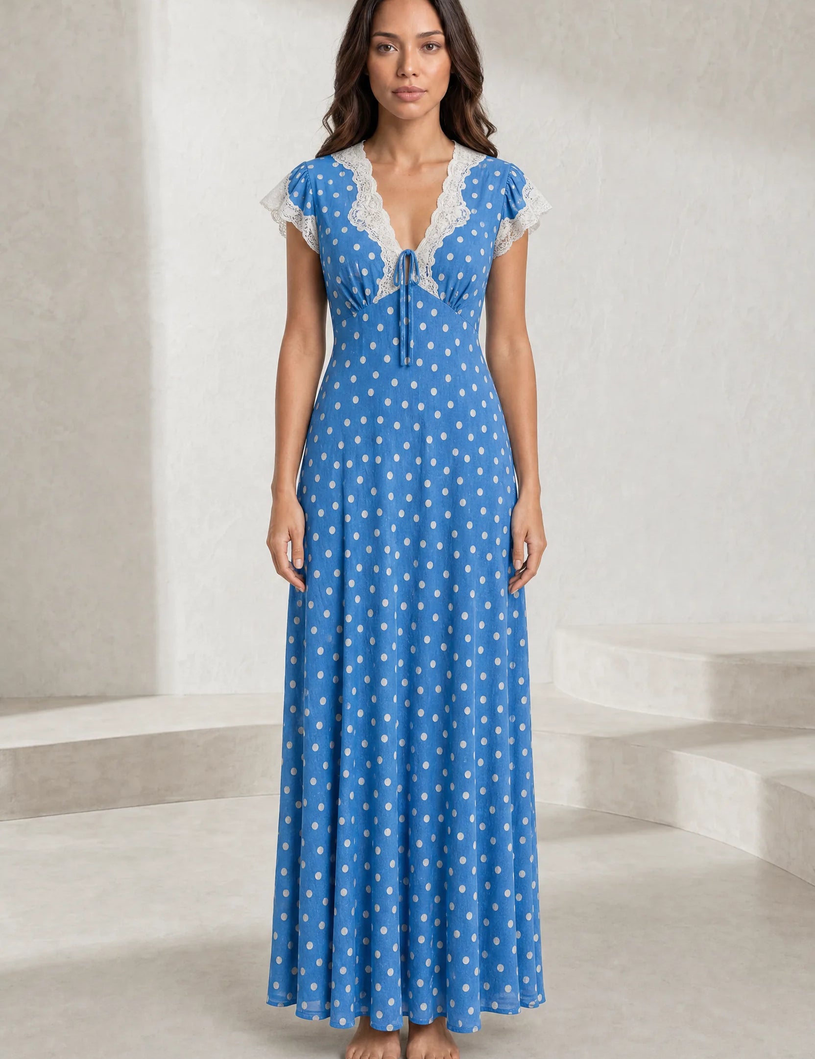 Robe longue bleue à pois col V | Lounelle Paris