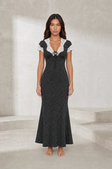 Robe noire à pois bordée de dentelle
